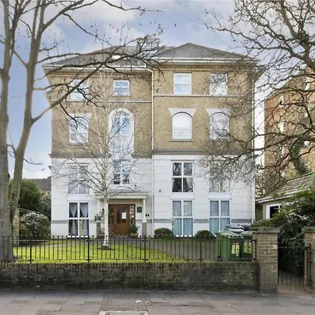 Remarkable 2-Bedroom Apartment With An Ensite